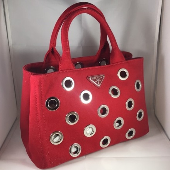 Prada - Picture 2 of 5